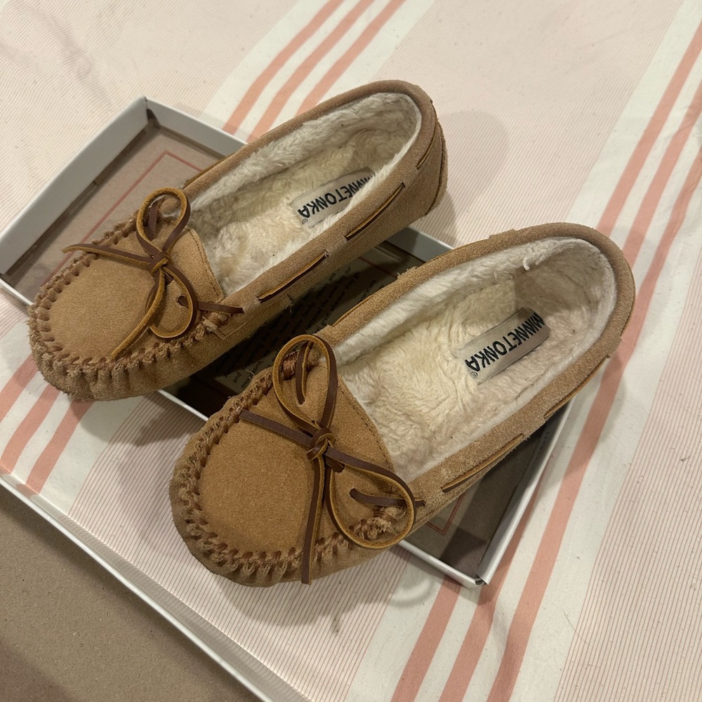 Woman’s Minnetonka moccasins